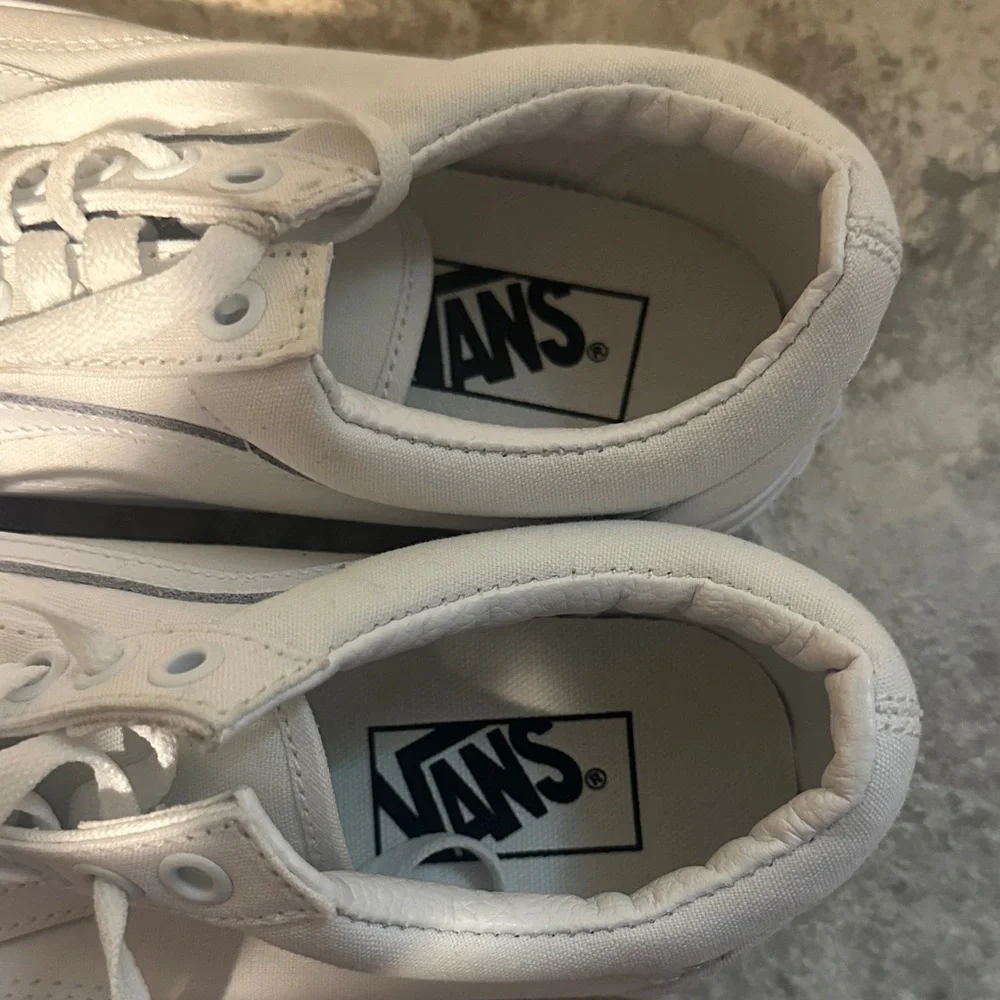Vans - Picture 2 of 5